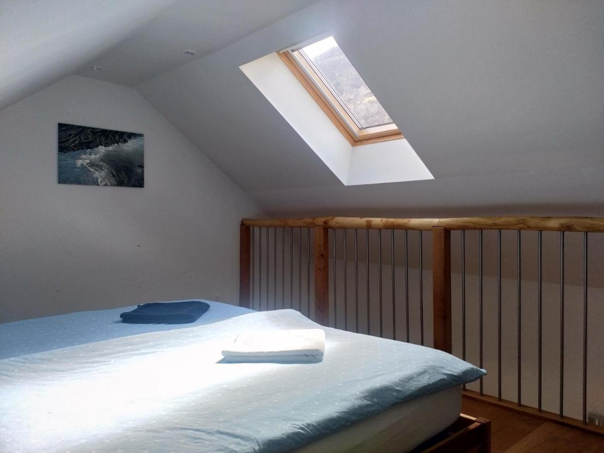 Guesthouse "Castello Del Nucleo" 인트라냐 외부 사진