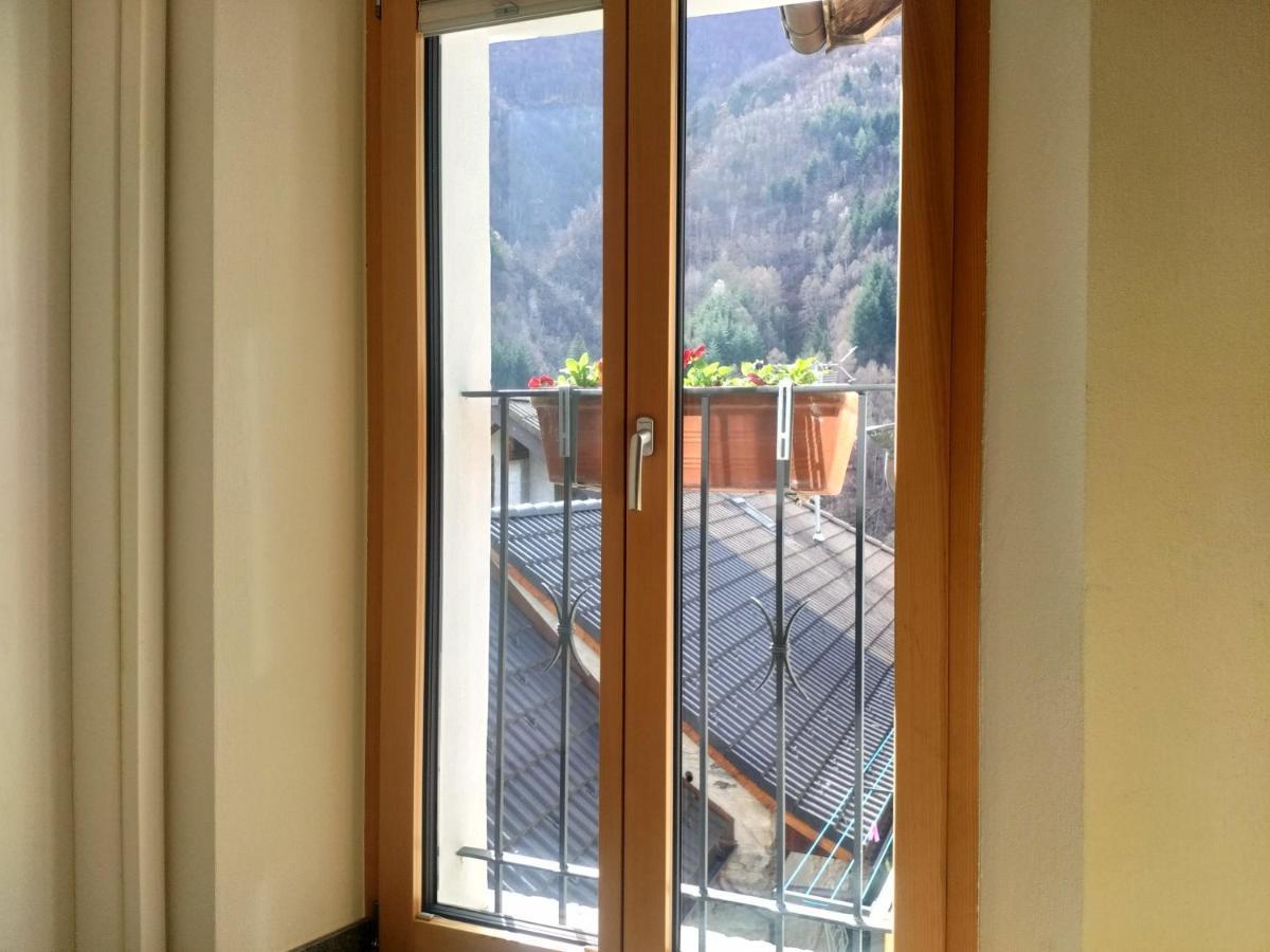 Guesthouse "Castello Del Nucleo" 인트라냐 외부 사진